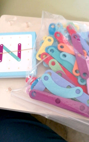 Grafische Geometrische Pegboard Puzzel - Leuke en leerzame activiteit voor creatieve geesten
